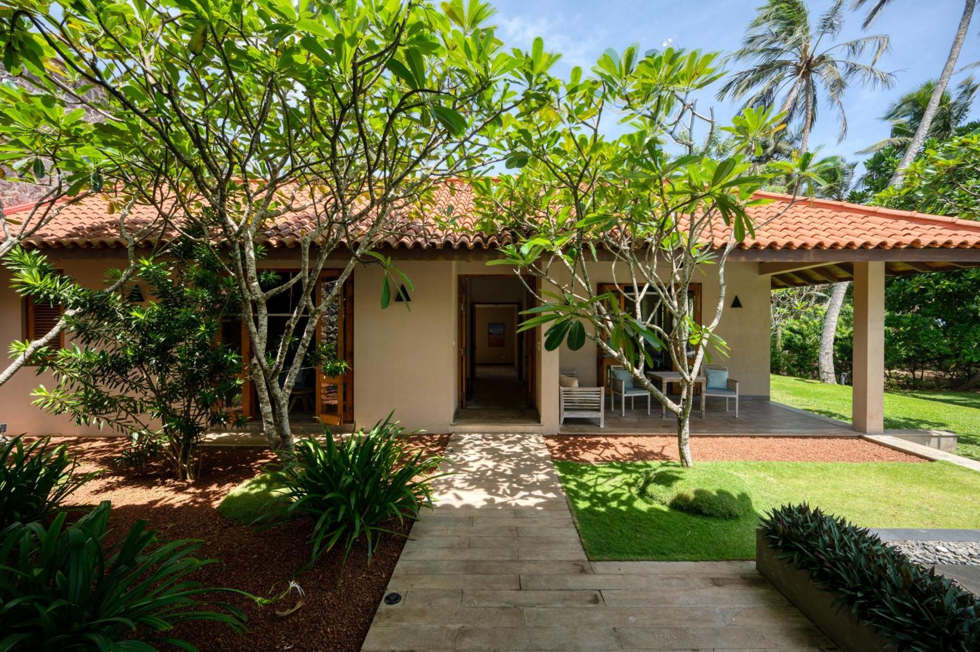 Kirana - A Santani Villa ベントータ エクステリア 写真